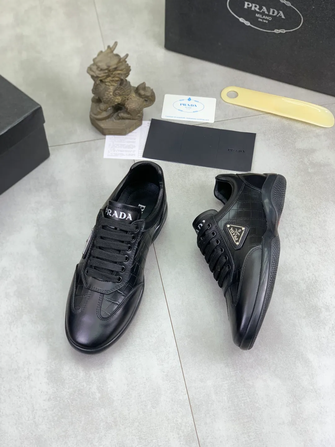 Men's Men's Shoes P400💰[New Style] The latest classic model of high-quality PRADA breathable and comfortable men's shoes has been launched on the official website, 1:1 replica, synchronized in Hong Kong, and on the same catwalk; all made of calfskin with breathable mesh fabric ➕Imported softness Comfortable sheepskin lining, 🍡🍡original rubber outsole, non-slip and wear-resistant; comfortable to wear, attractive style, fine workmanship, and simple and neat shoe last, showing a man's courage and toughness, 👍size 38 to 44; black White 🉑️Choose